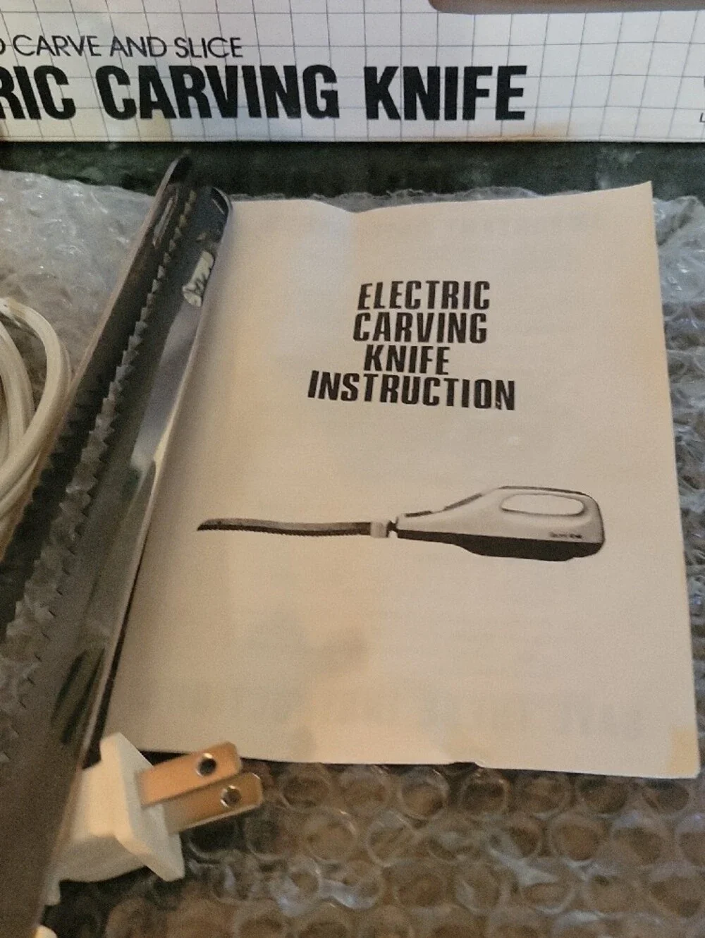 Vtg.PomtRex Electric Carving Knife - White .